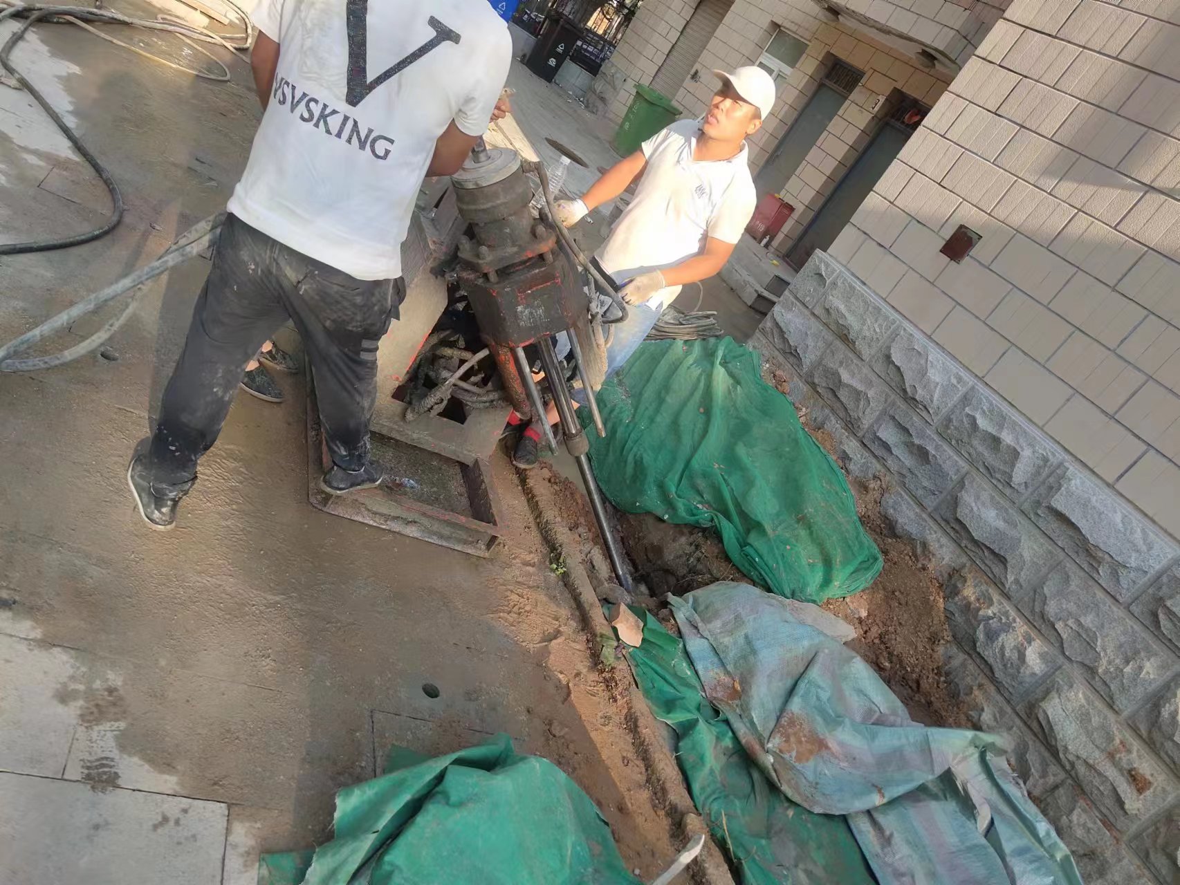 石壁镇建筑房屋地基沉降注浆加固顶升纠偏